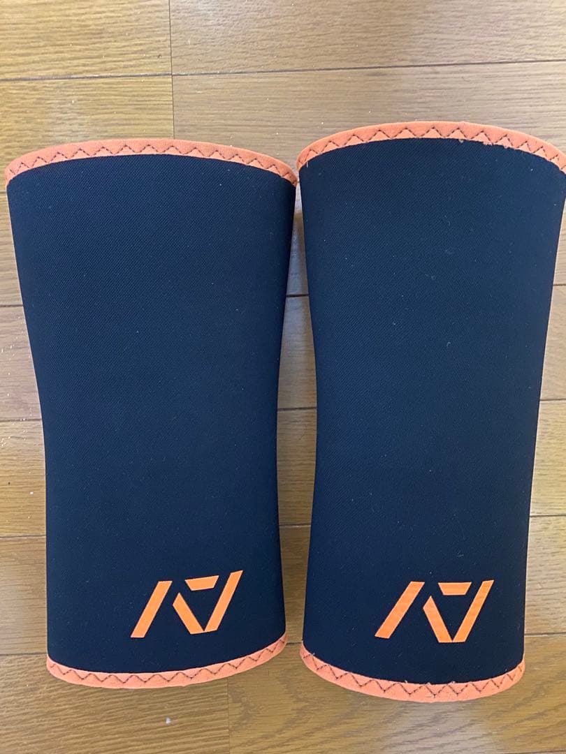 A7 ニースリーブ 『BLAZE』RIGOR MORTIS Mサイズ　7mm厚