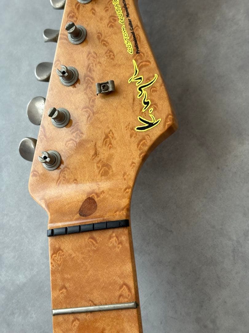 K.Nyuiエレキギター イエロー