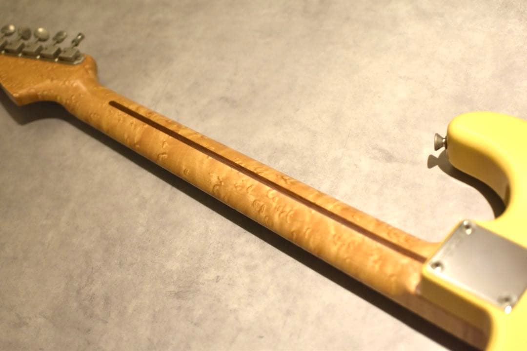 K.Nyuiエレキギター イエロー