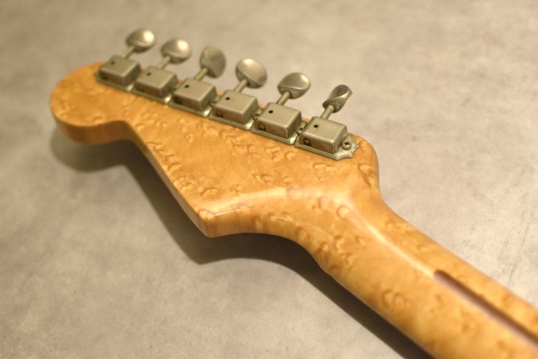 K.Nyuiエレキギター イエロー