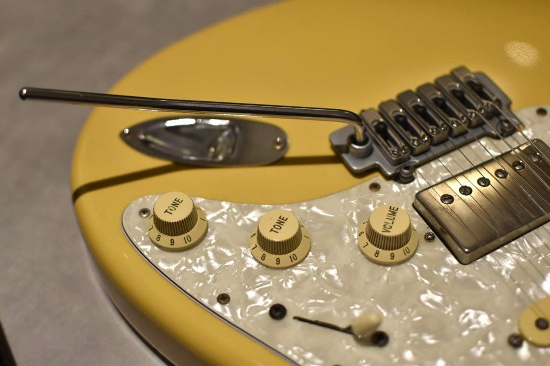 K.Nyuiエレキギター イエロー