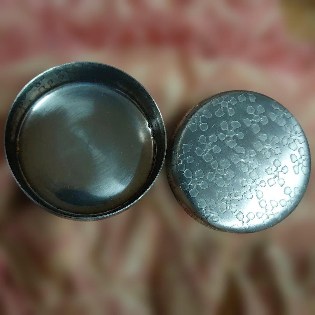 銀製品　模様茶道菓子器