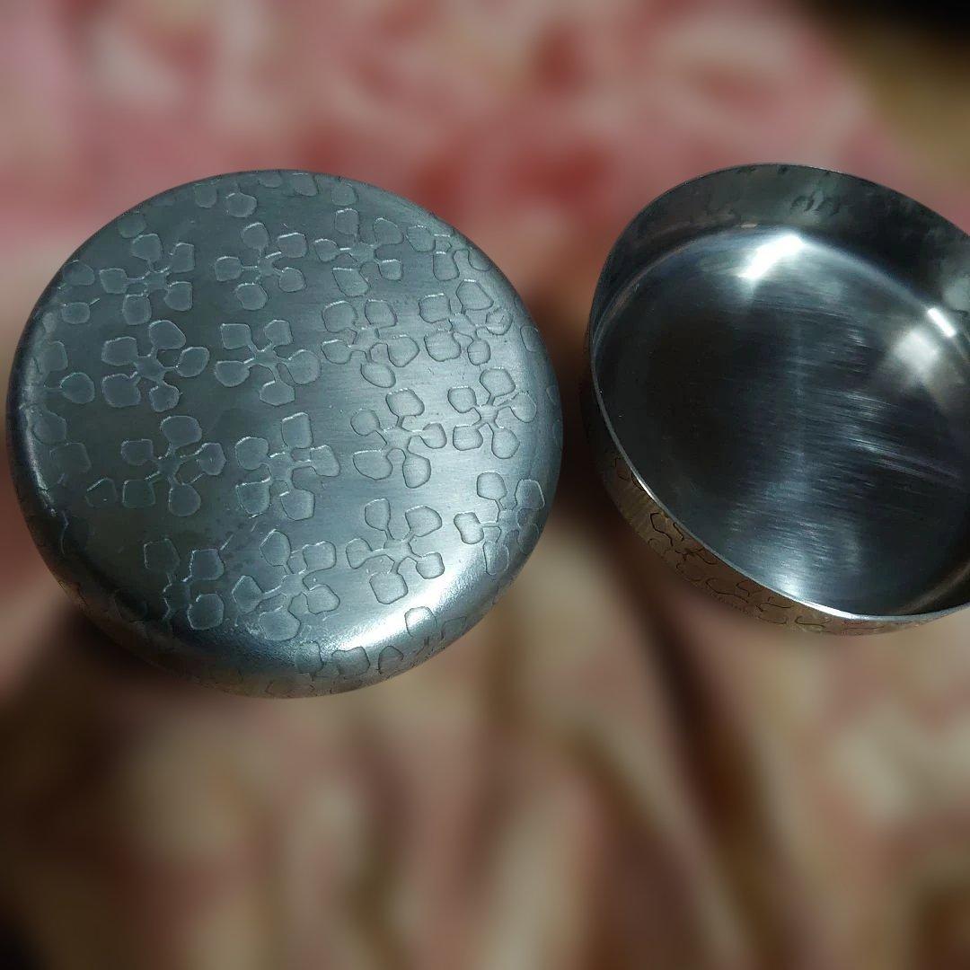 銀製品　模様茶道菓子器