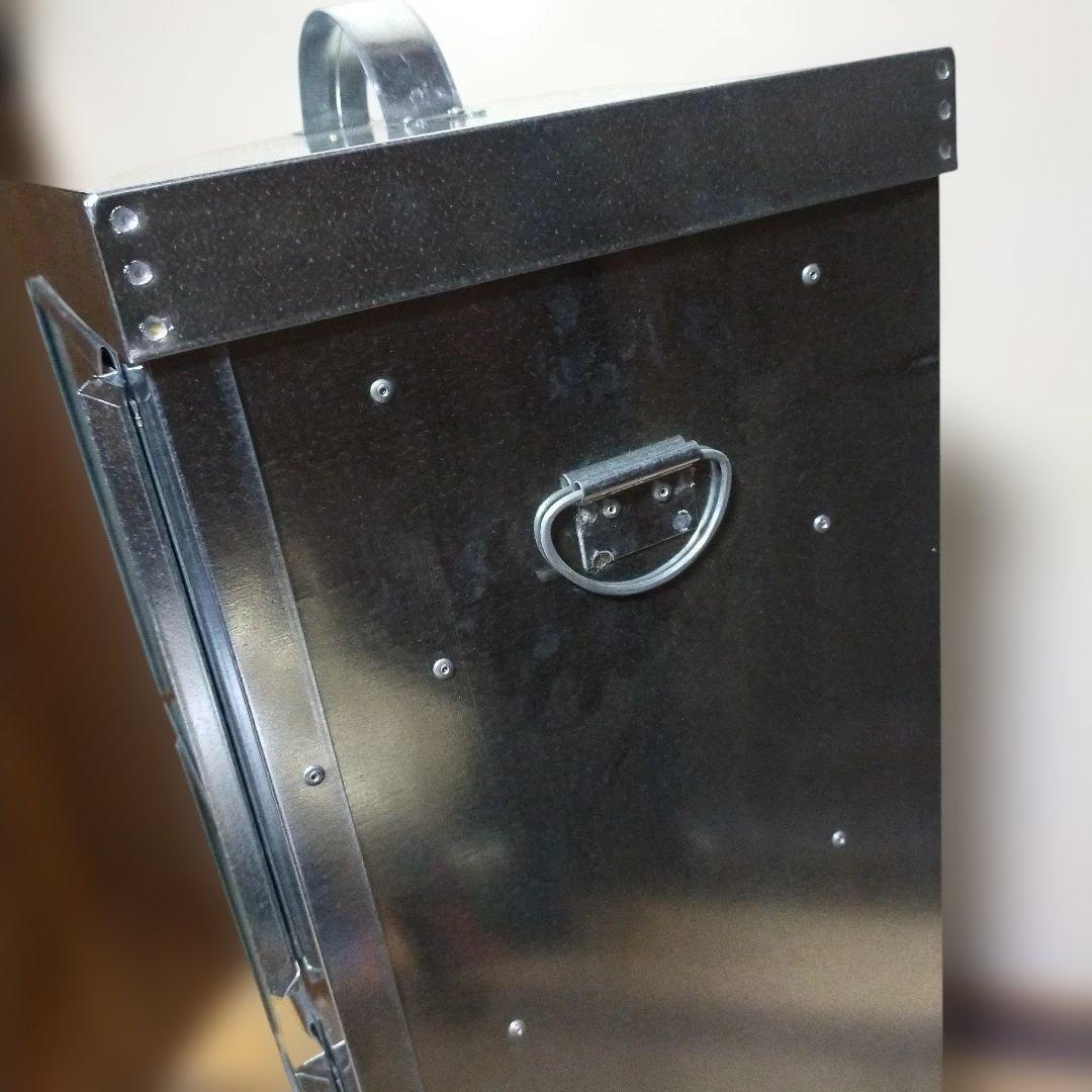 【新品・未使用!!】亜鉛引き鉄板　燻製器　ドア3つ　4段棚