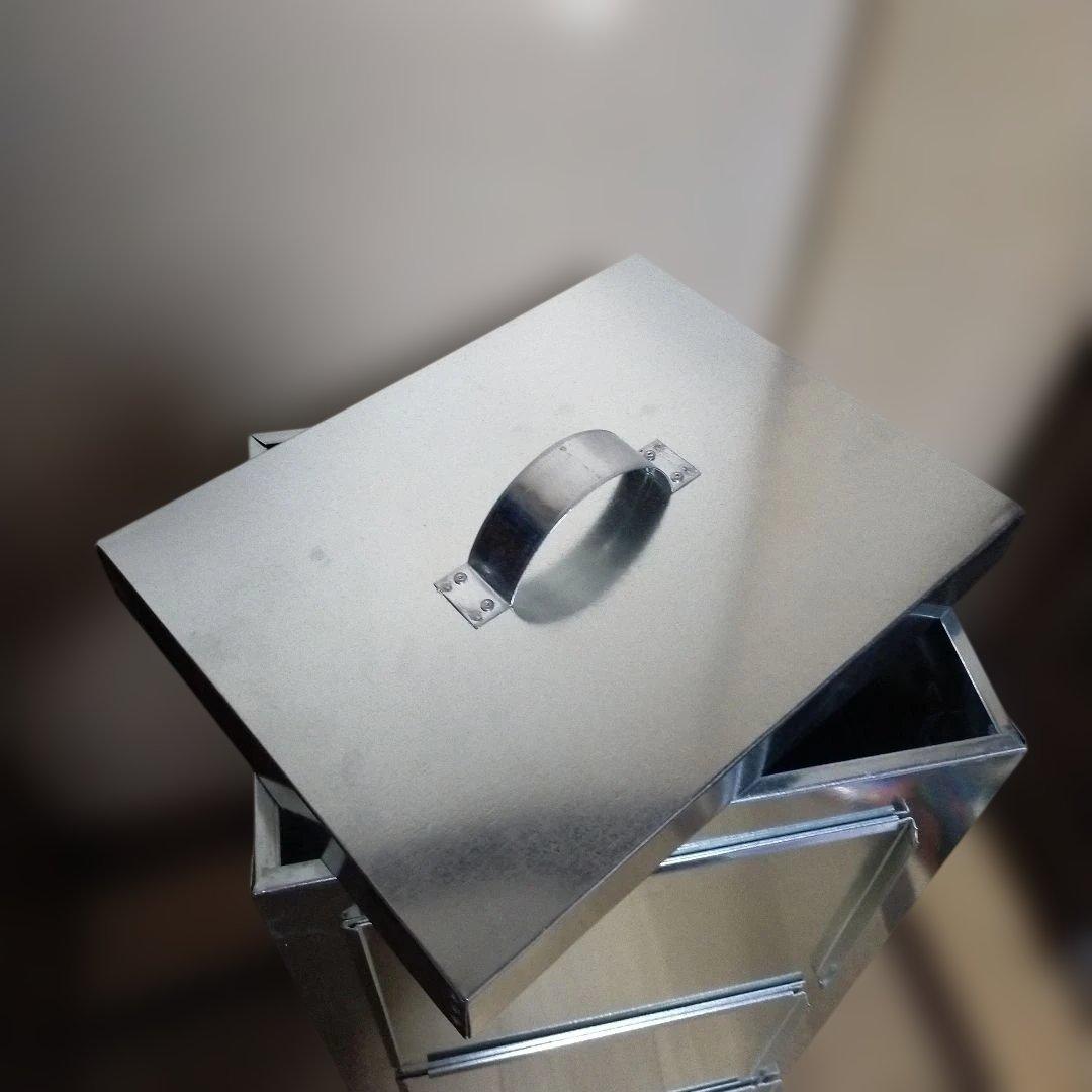 【新品・未使用!!】亜鉛引き鉄板　燻製器　ドア3つ　4段棚