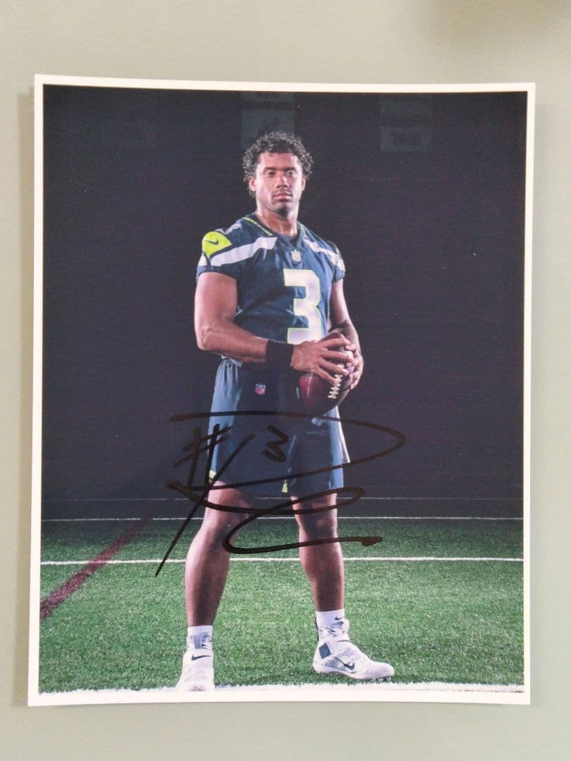 ラッセル・ウイルソン直筆サイン入り超大型写真…Russell Wilson…