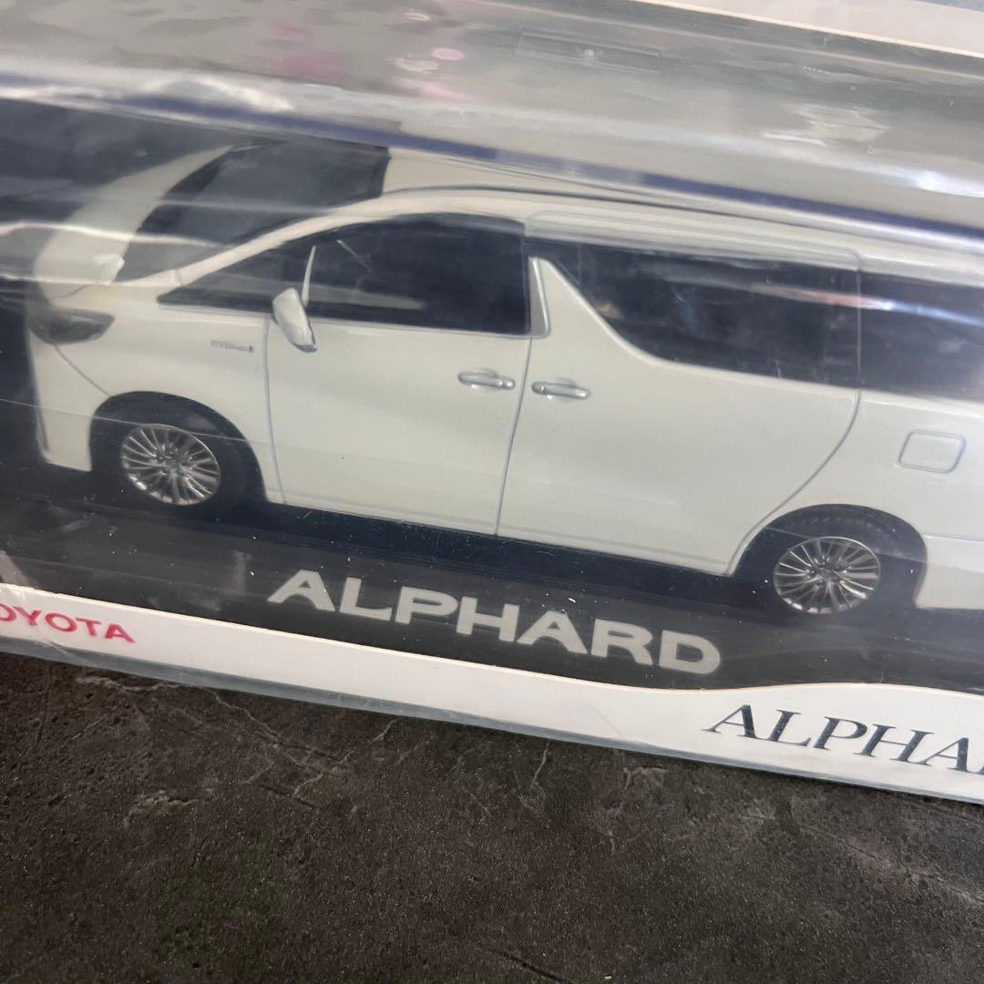 トヨタ アルファード 1/30ミニカー ホワイトパール　クリスタルシャイン