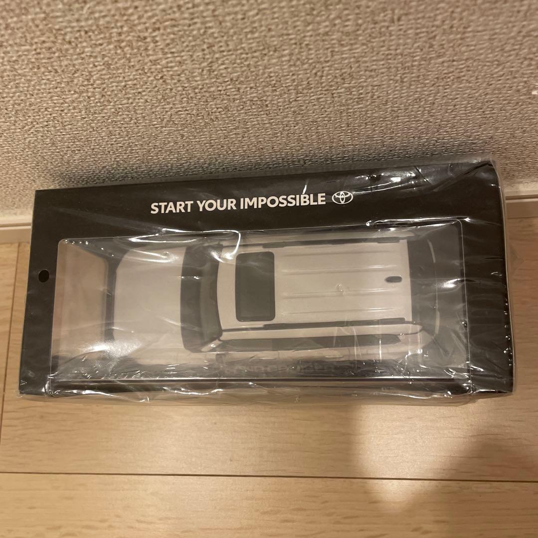 トヨタ ランドクルーザー ミニカー ホワイト