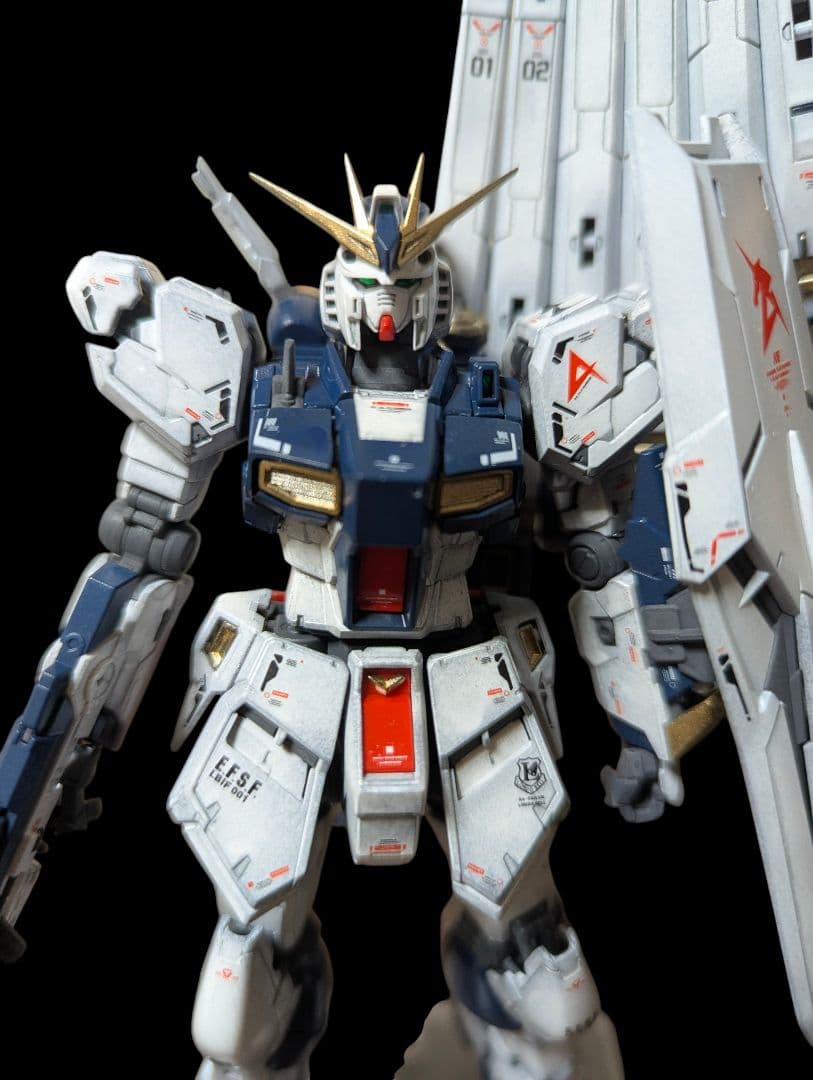 ​【完成品】RG 1/144 νガンダム（ガンプラ）