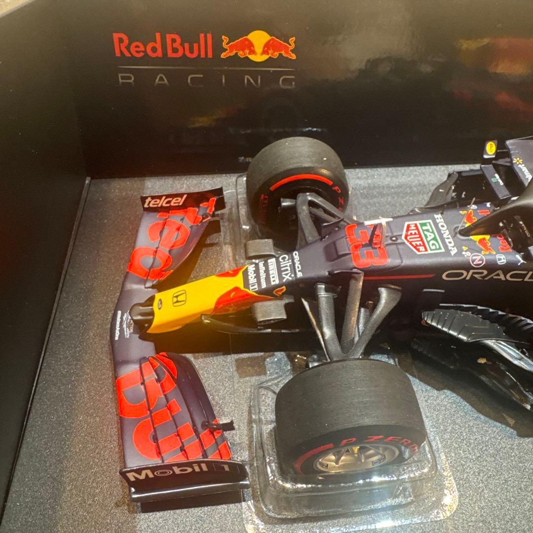 Red Bull Racing F1 ミニカー 1/18