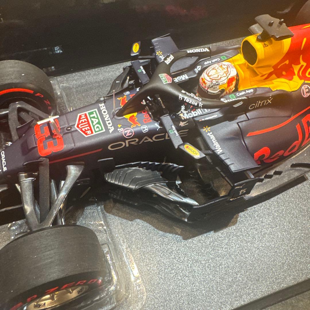 Red Bull Racing F1 ミニカー 1/18