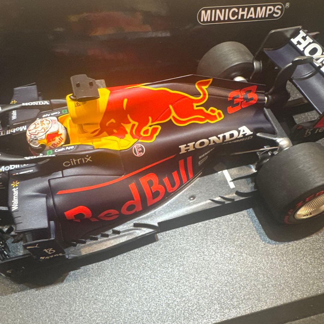 Red Bull Racing F1 ミニカー 1/18