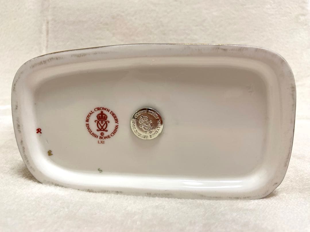 ロイヤルクラウンダービー 陶器製 豪華な象の置物