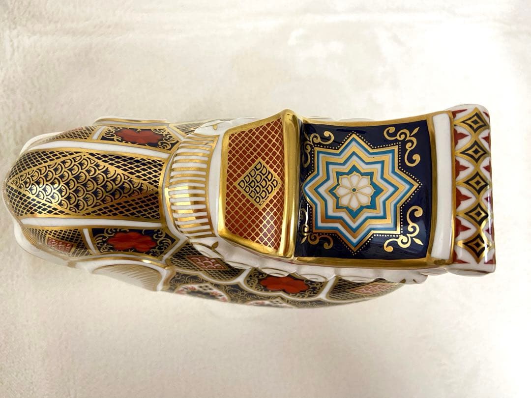 ロイヤルクラウンダービー 陶器製 豪華な象の置物