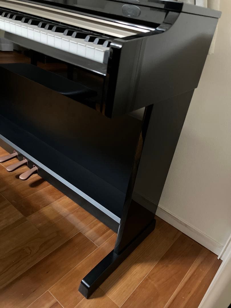 YAMAHA電子ピアノ 88鍵 黒色艶出し仕上げ　椅子付き　13年製