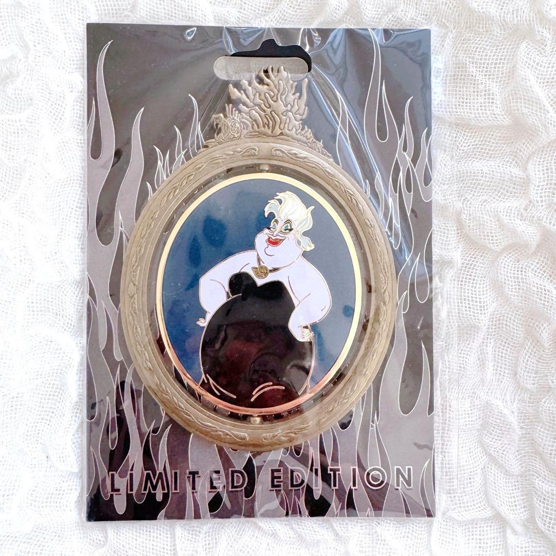 ピンズ・ピンバッジ・缶バッジ MOG Pins Wicked Transformations Ursula