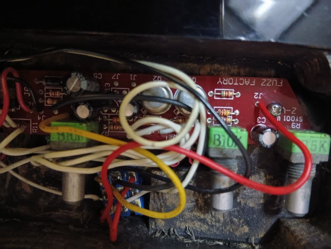 U*y様 ファズファクトリー内蔵　テレキャスター　Squier　John5　発振