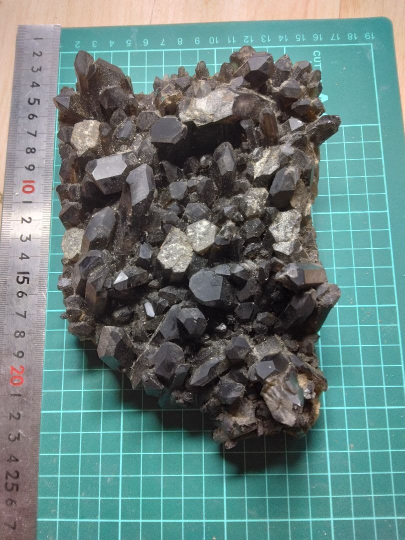 中国産　モリオン水晶　クラスター　黒水晶