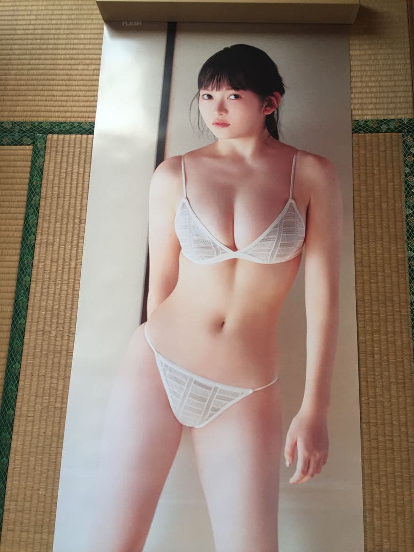 佐山すずか 等身大ポスター 新品未開封 プラチナフラッシュ スケスケ下着(？）