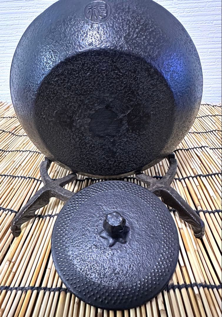 未使用品、供箱付　南部藤枝工房　藤枝 昌行作　１２型アラレ　南部鉄瓶　南部鉄器