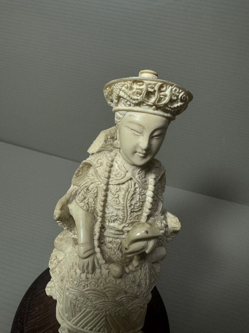 2102  皇帝像　彫刻  古美術品　 置物　細密細工　骨董