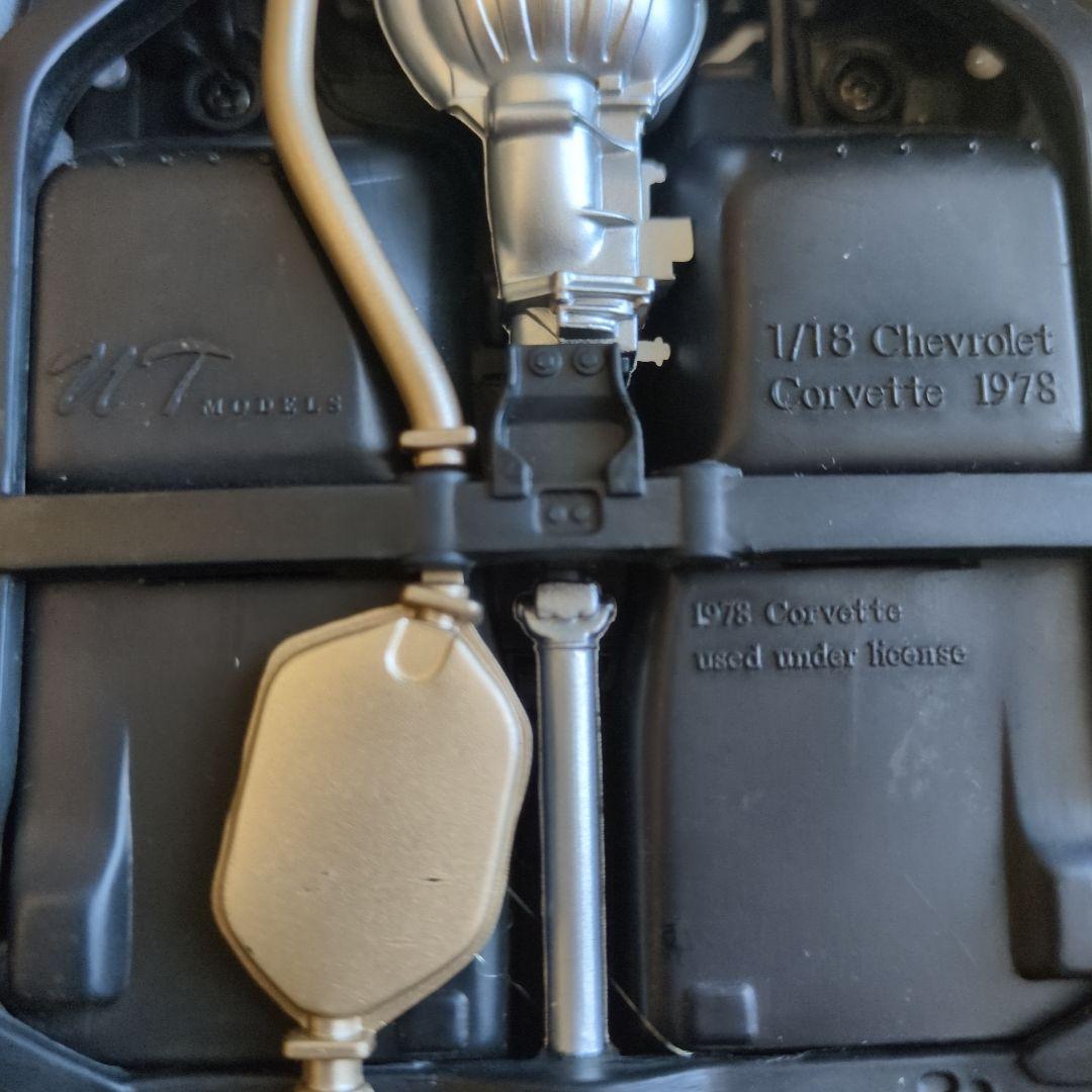 1/18ミニカー　UTモデル　シボレー コルベット スティングレイ C3
