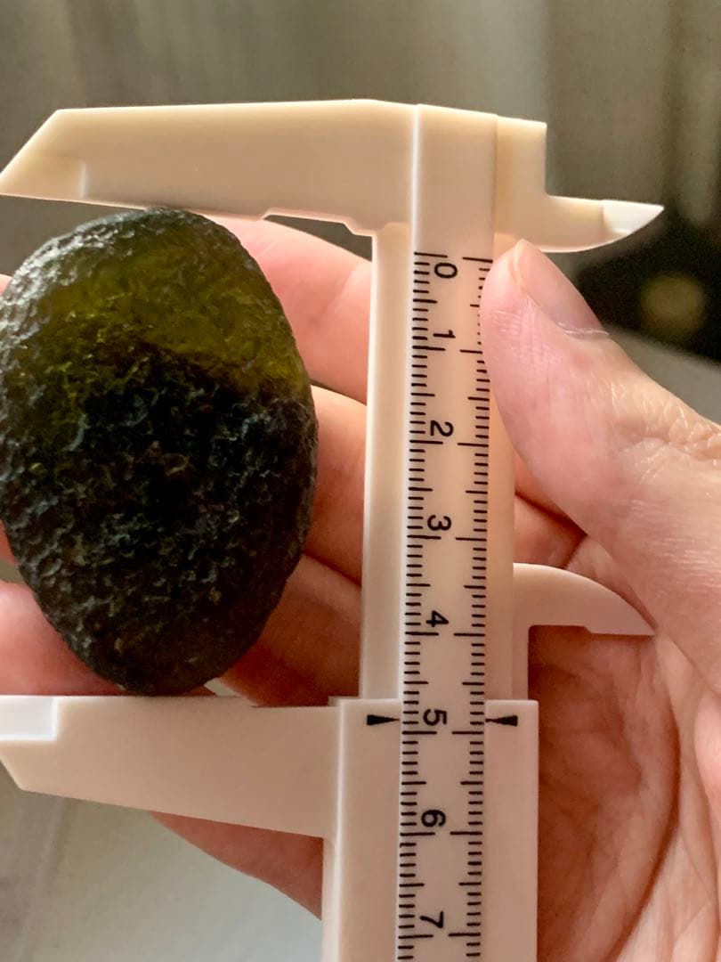 最強パワーストーンモルダバイト　テクタイト　隕石　ヒーリング鉱物標本　リビアン