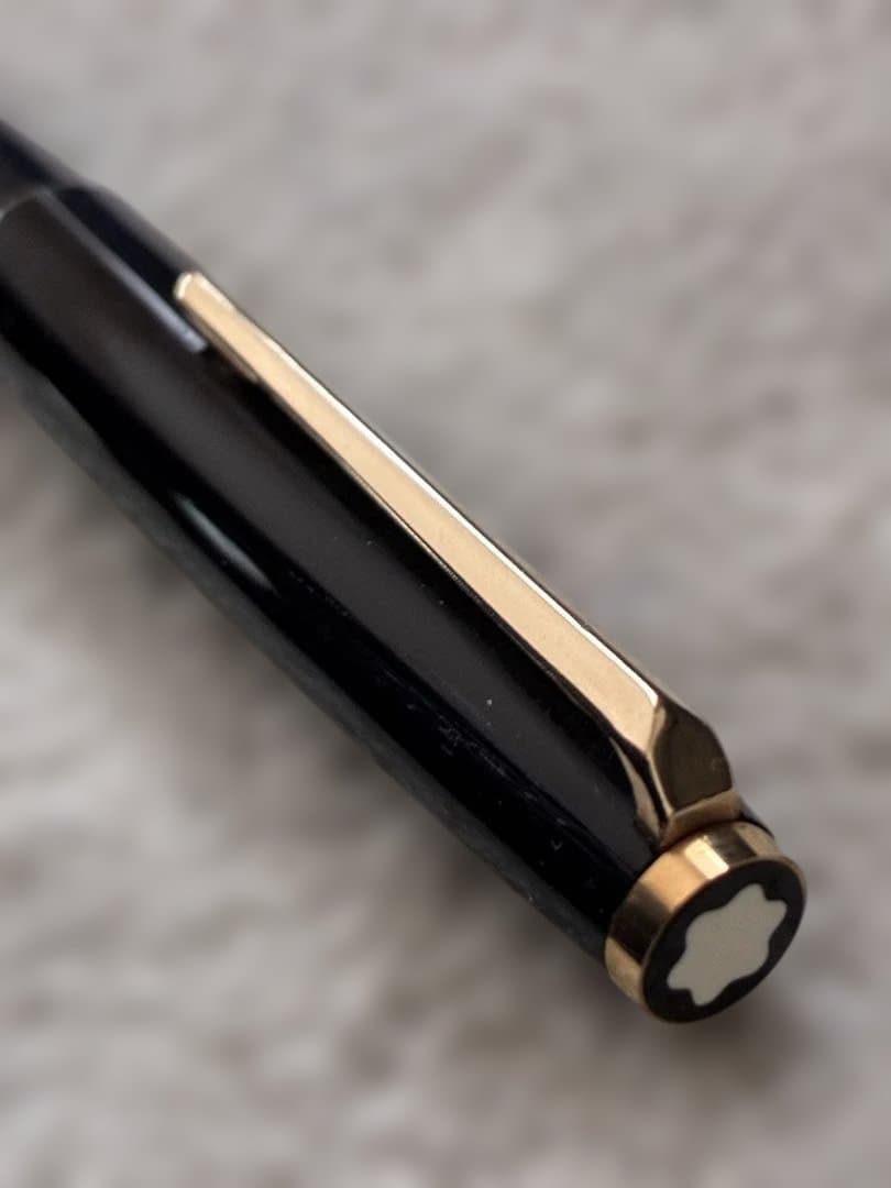 ◾️MONT BLANC モンブラン◾️万年筆◾️黒／金色◾️コンバーター付属◾️