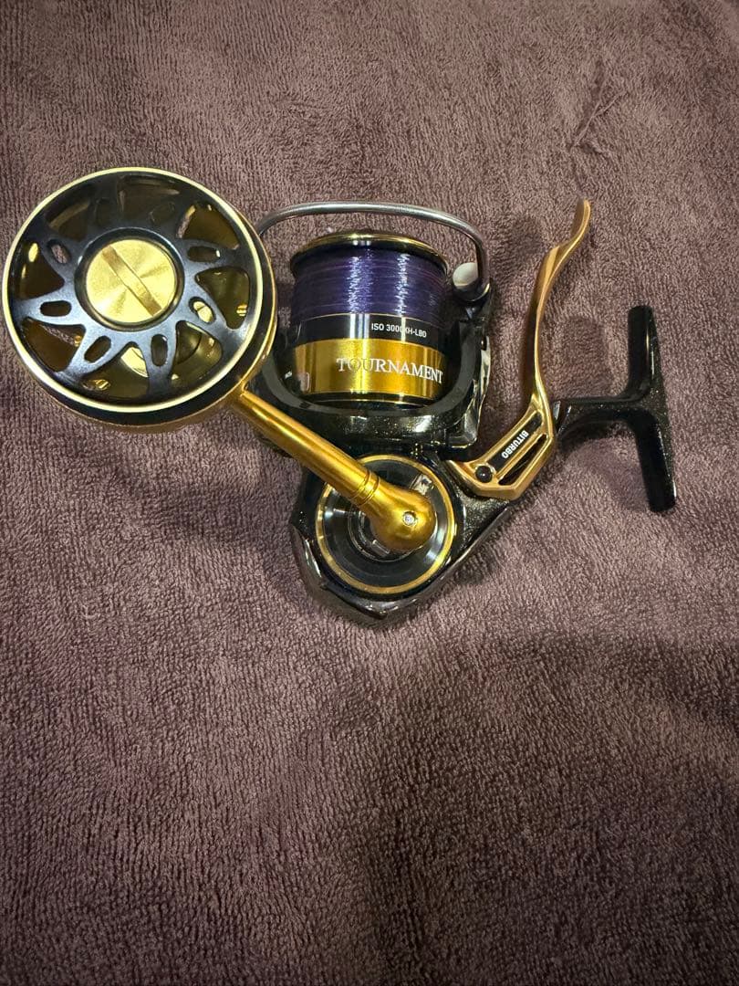 ダイワ22トーナメントISO 3000XH-LBDカスタム美品！