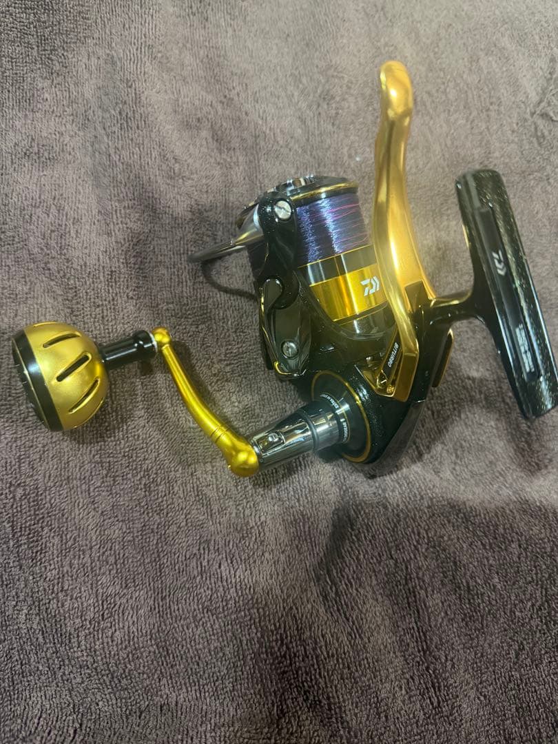 ダイワ22トーナメントISO 3000XH-LBDカスタム美品！