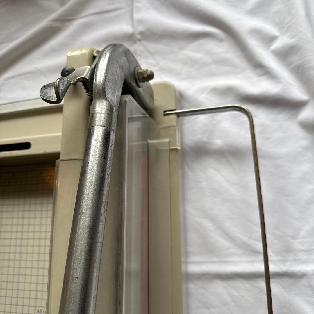 A4対応 手動式裁断機 グリッド付き