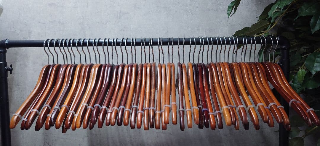 【送料込み】木製ハンガー　トップス100本　ボトム28本 　まとめ売り