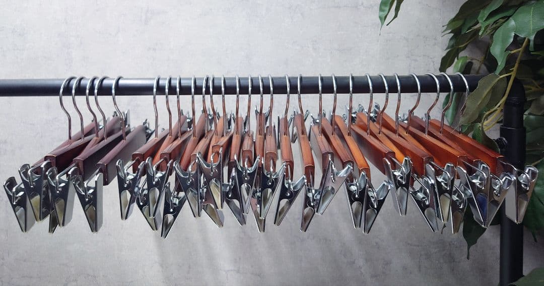 【送料込み】木製ハンガー　トップス100本　ボトム28本 　まとめ売り