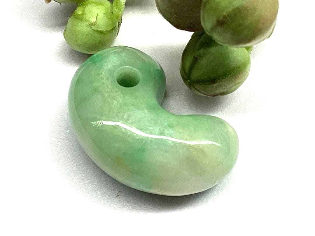 今回の原石大当たり極上*氷*糸魚川翡翠勾玉アイスジェイド幸運御守りソーティング付