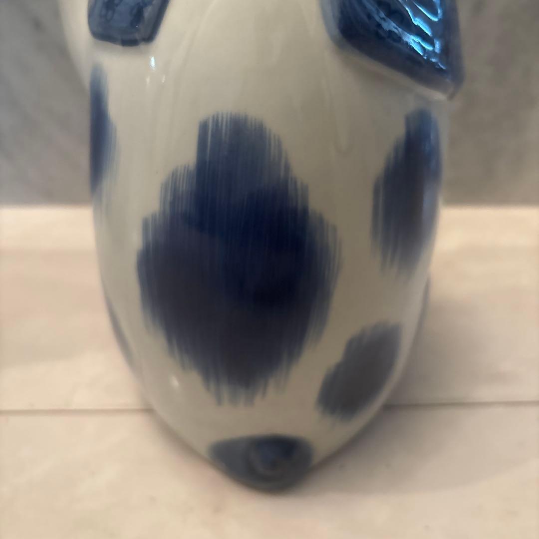 九谷焼アンティーク　妖艶な瞳やまつ毛、体の模様が芸術的で可愛い花柄前掛けの招き猫