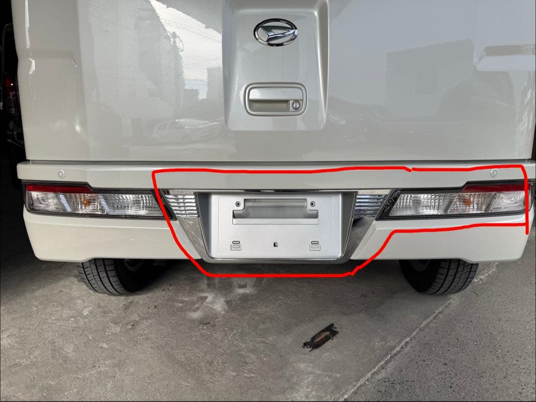 ダイハツ アトレー 右テールランプ・リアバンパーセンターモール セット