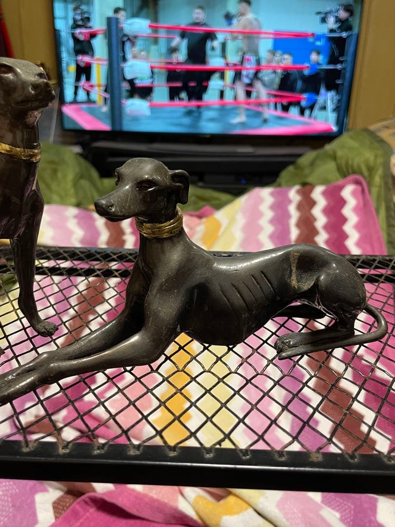 犬 グレイハウンドのブロンズ？置物2体セット