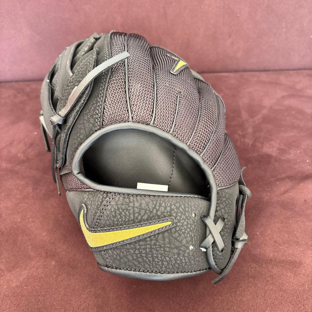 NIKE野球グローブ左用　Force Edge Fielding Glove