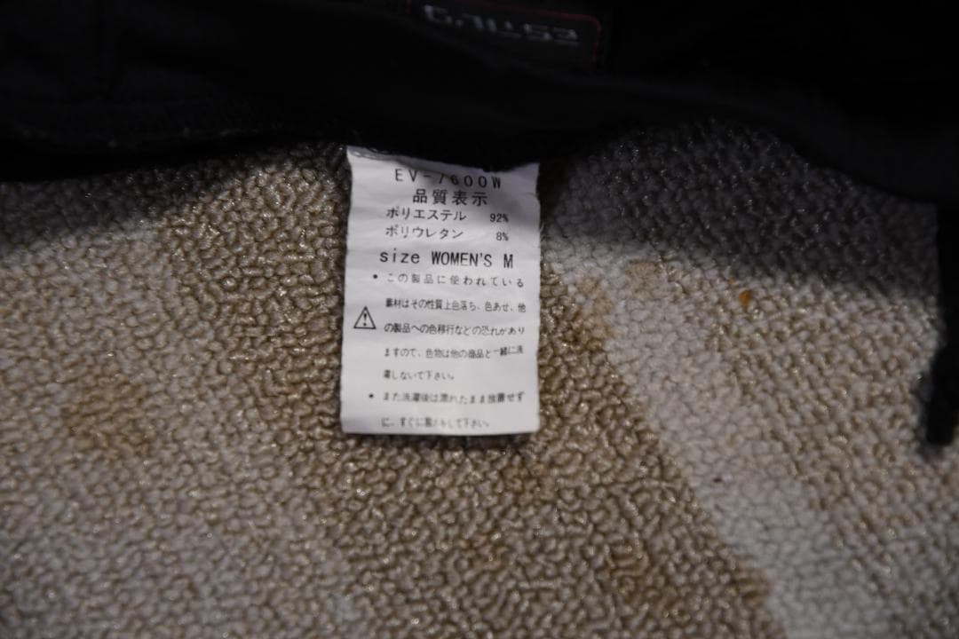 レディース　スノボーウエア上下、保護パット、手袋　（4点）