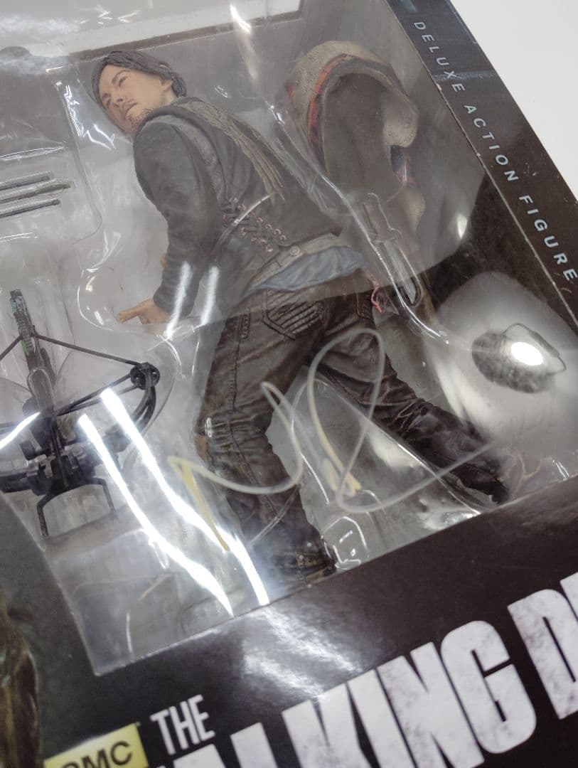 ウォーキングデッド ダリル フィギュア 直筆サイン入り