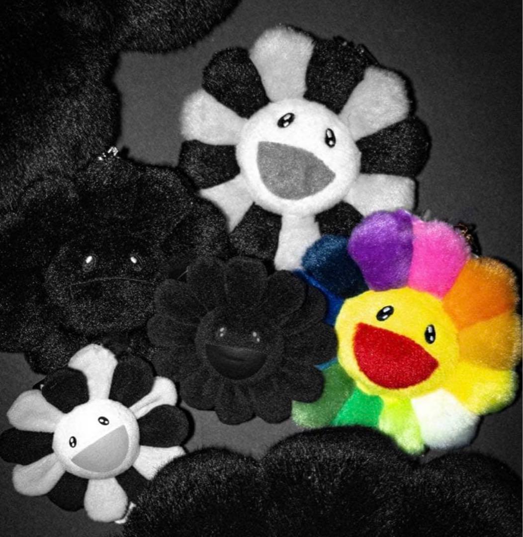 カイカイキキ　村上隆　お花 キーホルダー　ブラック 黒