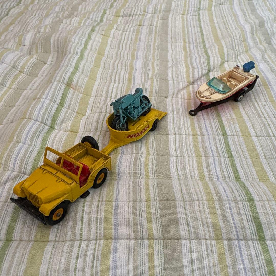 ミニカー 3点　マッチボックス　フィールドカー、ホンダバイク　ボート　ジープ