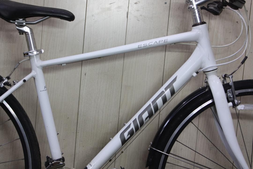 GIANT ESCAPE R3 700C アルミ 24速 470mm 白色クロス