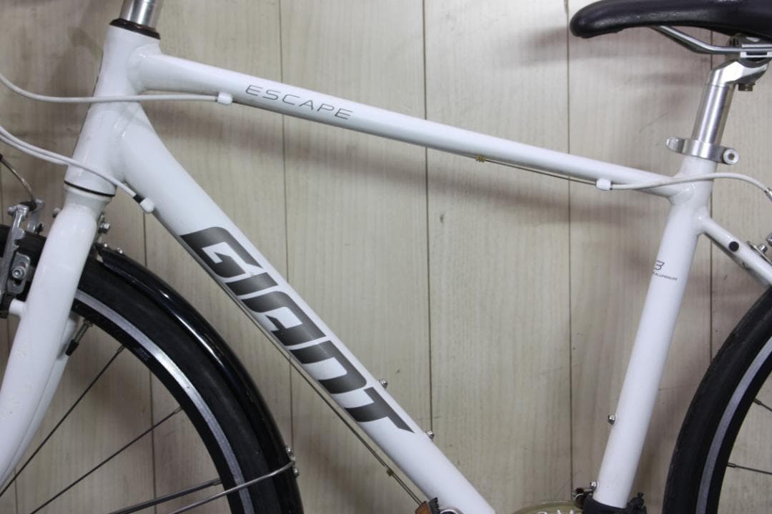 GIANT ESCAPE R3 700C アルミ 24速 470mm 白色クロス