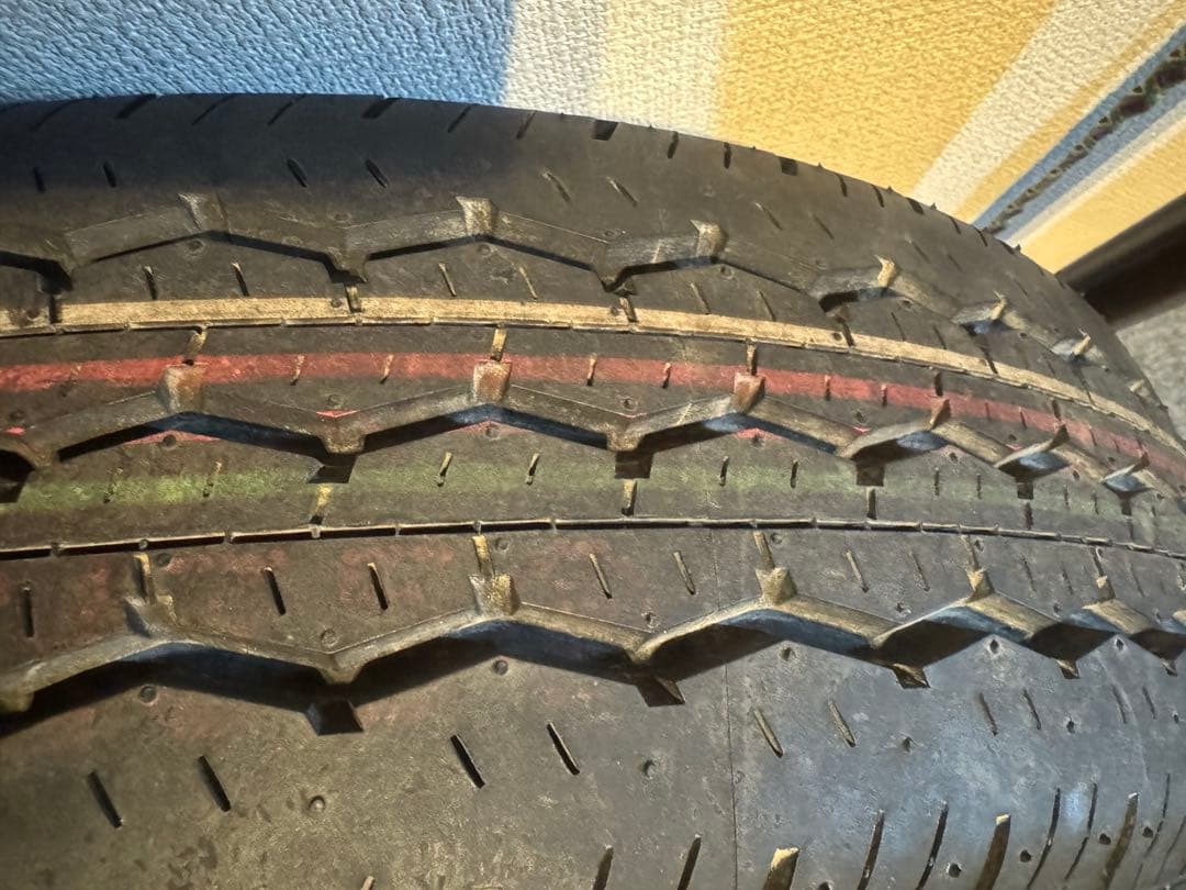 ハイエース　純正　スペアタイヤ