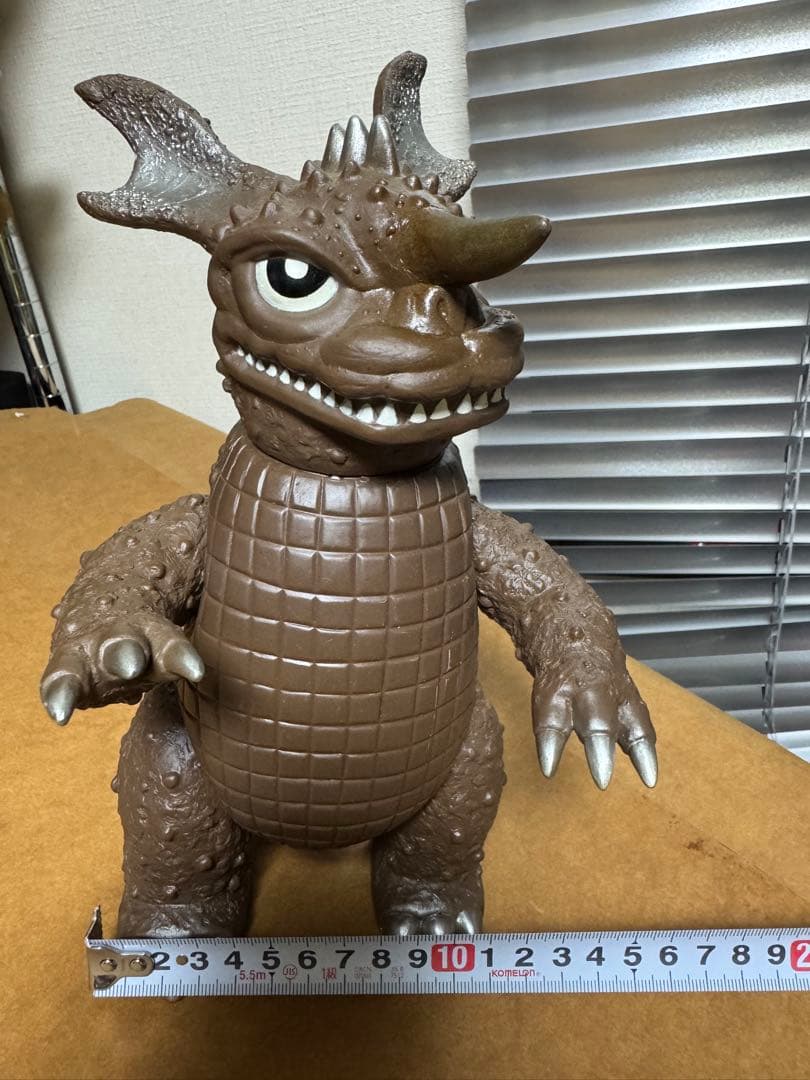 ゴジラ　バラゴンフィギュア 約20cm ブラウン