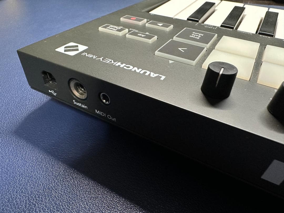 【美品】Launchkey Mini MK3 25鍵 MIDIキーボード