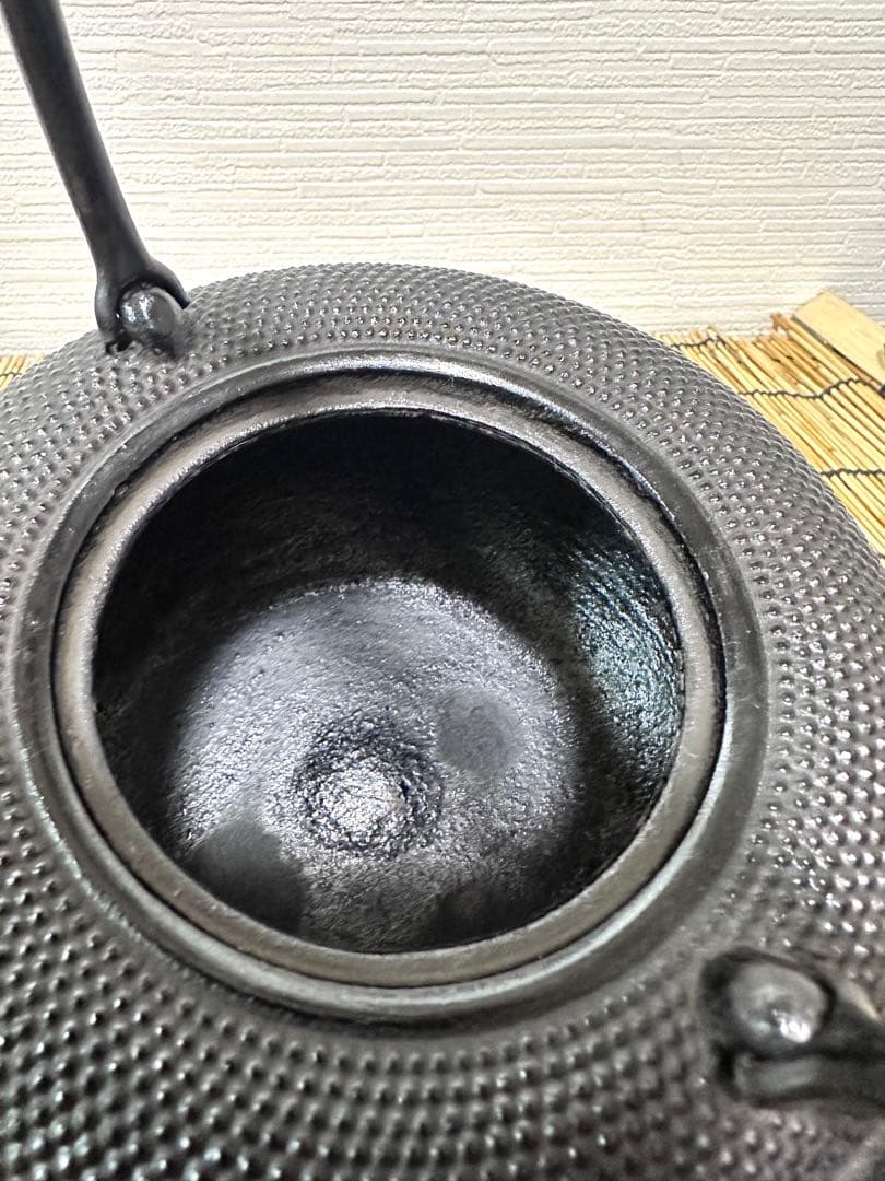 未使用品　敬典工房正寿堂山正　人間国宝髙橋敬典作１２型アラレ　南部鉄瓶