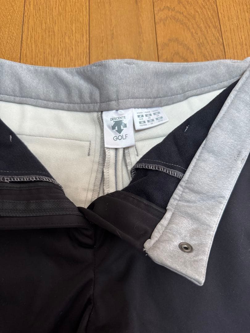 美品デサント　ゴルフパンツ　Mサイズ