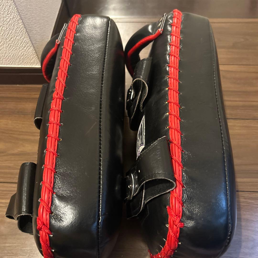 THAISMAI (タイサマイ) キックミット 黒に赤ライン2個セット